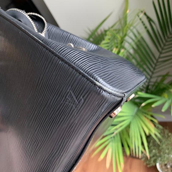 Louis Vuitton Brea MM - Epi Noir - Picture 10 of 16